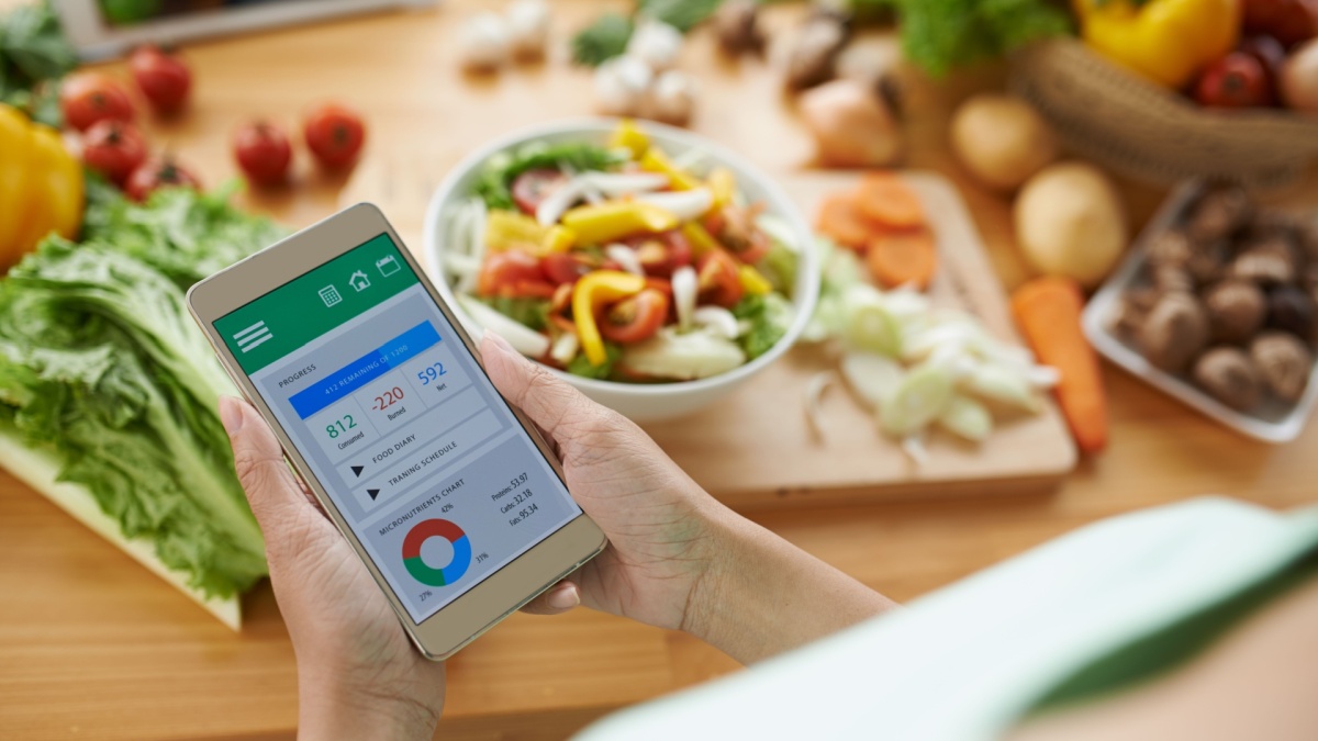 How to Count Calories and Track Your Macros
